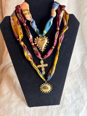 Multicolor Scarf Pendant Necklace Set with Gold Charms